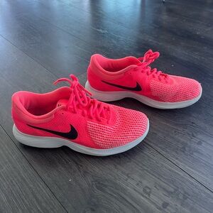 Nike sneakers women’s size 8